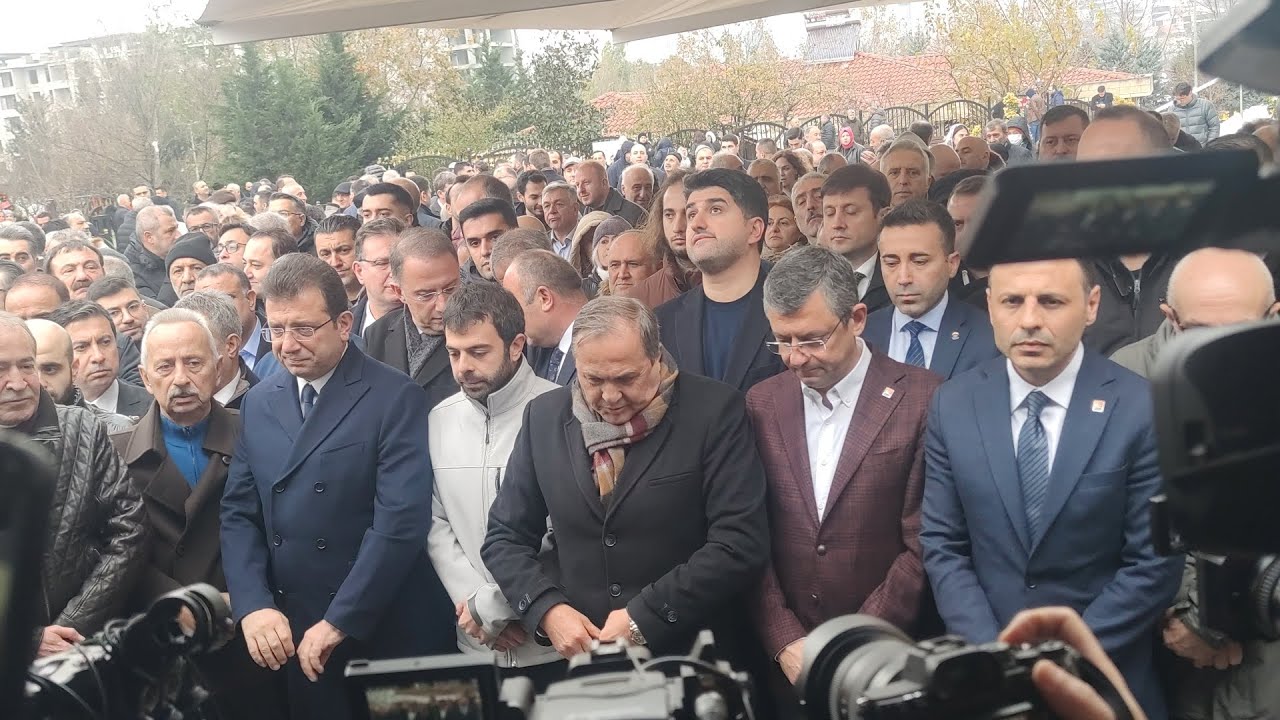 Özgür Özel ve Ekrem İmamoğlu, cenaze namazında buluştu