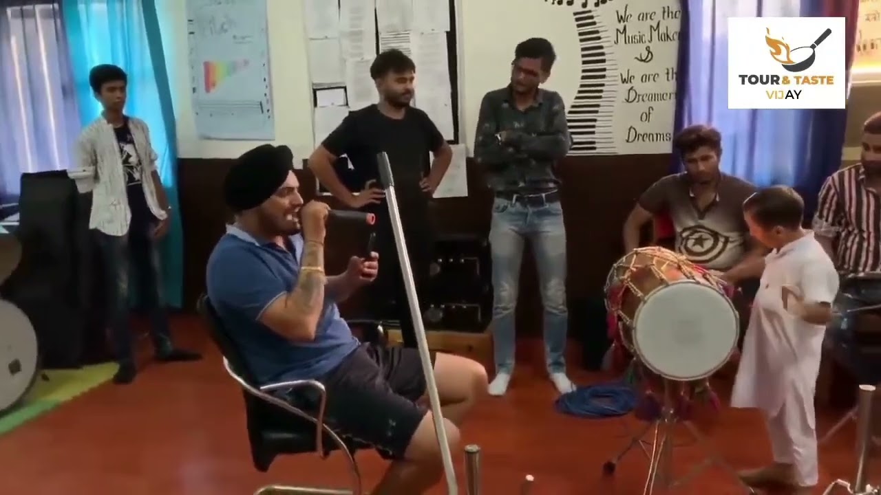 Sidhu Moosewala Singing 