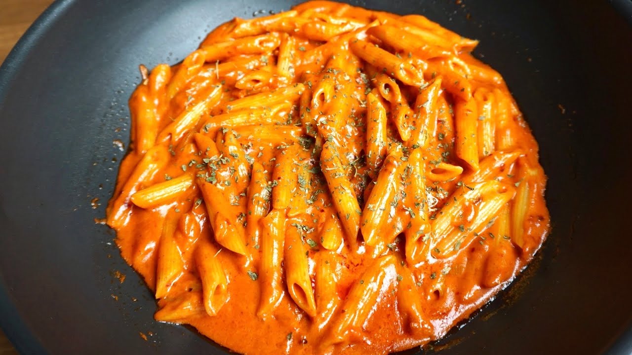 How to Make Easy Penne PASTA SPICY SAUCE (ala Gigi Hadid Pasta Recipe)