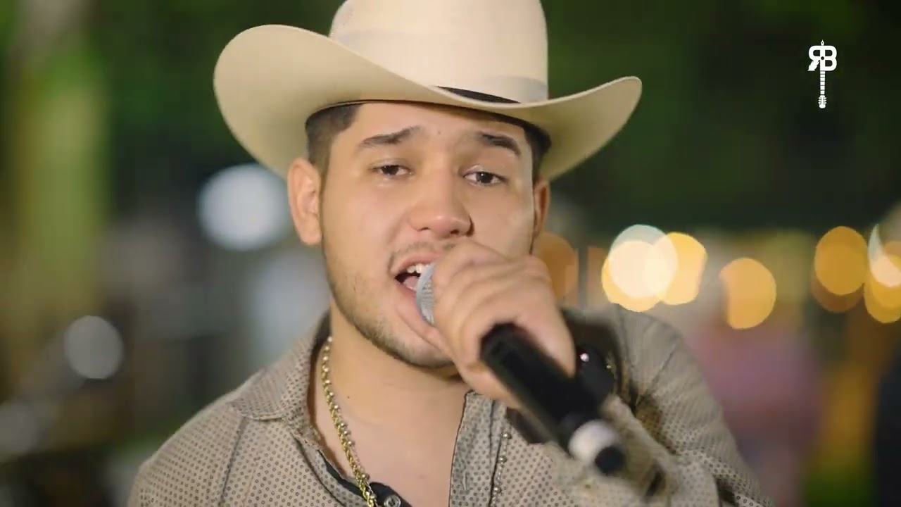 Firme Sigo Chambeando - Ra&uacute;l Beltr&aacute;n Ft. La Decima Banda (En Vivo)