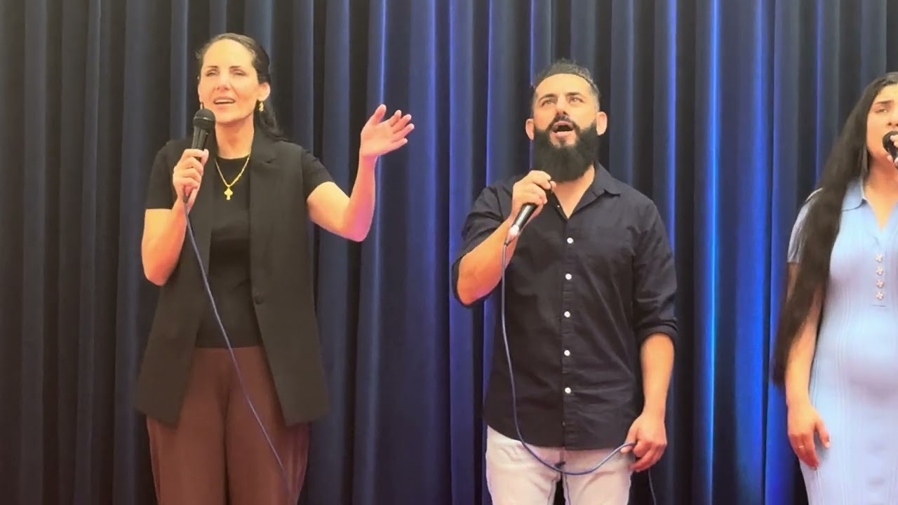 ترانيم من كنيسة أرض الملجأ في ملبورن أستراليا 