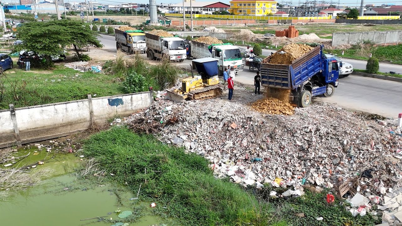 Great Starting Landfill Task! Incredible Work Of KOMATSU Bulldozer Push Soils With Team Trucks 5t