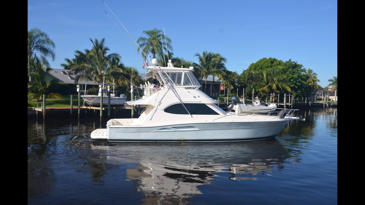 2006 Riviera 42 Flybridge - For Sale with HMY Yachts
