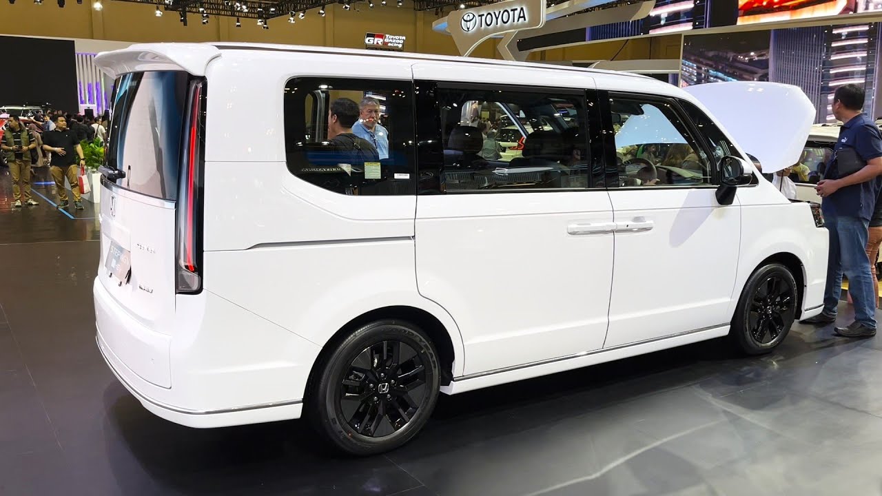 Новый Honda Stepwgn Spada 2026 года — просторный гибридный мини-вэн