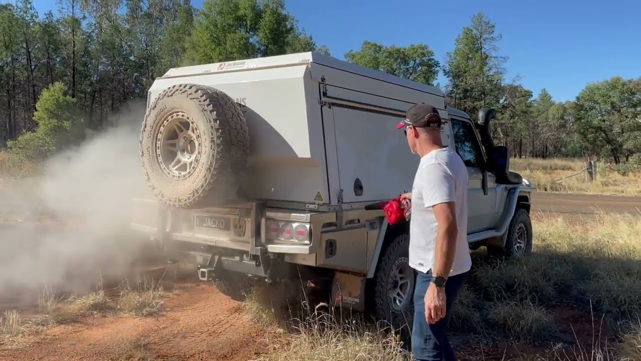 Jacksons Hardlid Camper - impromptu dust proof check.