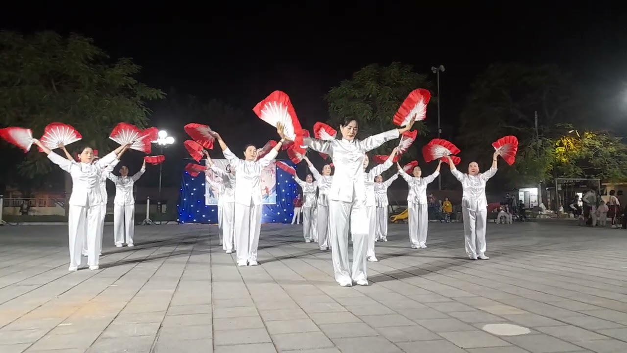 bài  dong  mau  lạc  hông  clb  người  cao tuổi  thôn  bá  khê