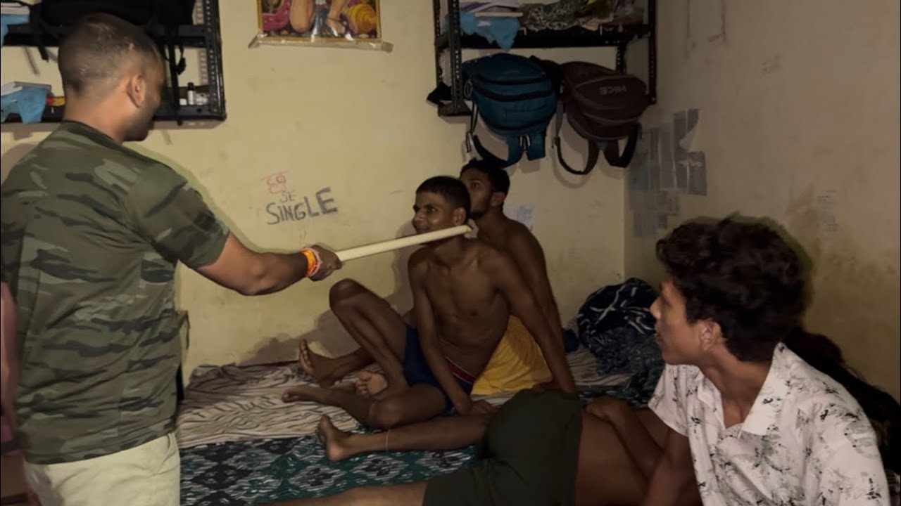 अचानक रात्रि के 11 बजे हॉस्टल चेकिंग ऐसी Academy 😡 आज तक नहीं देखी!