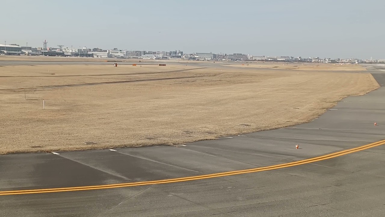 機内より福岡の街一望😃⤴️⤴️。福岡空港着陸🛬