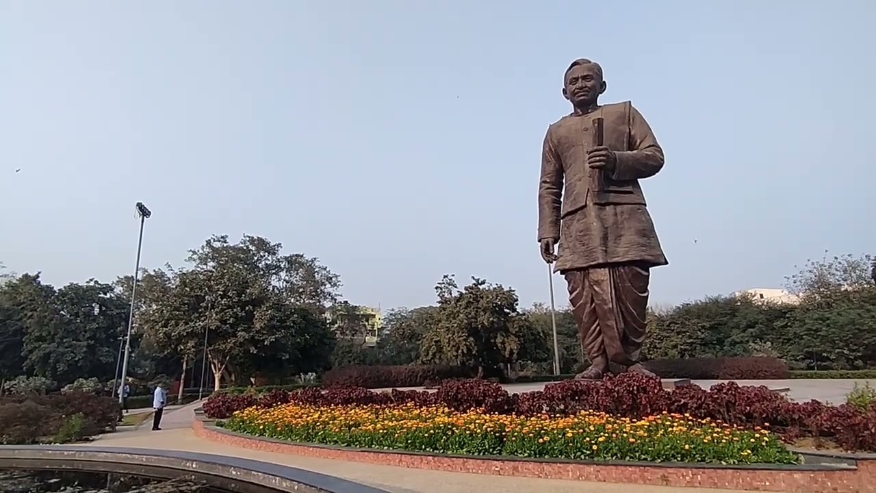 Pandit Deendayal Park ITO (INCOME TAX OFFICE) New Delhi -110002 Cover by Bhaskar Xee Xavi