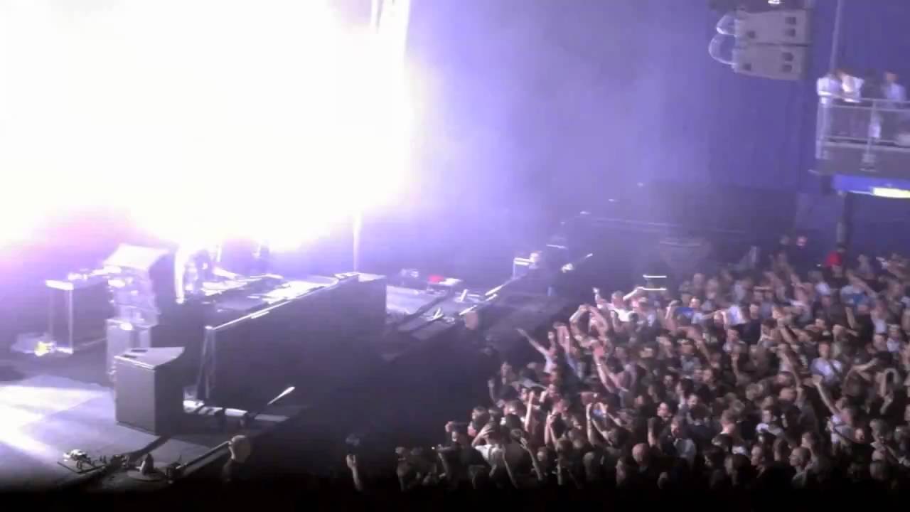 Tiësto playing Henrik B feat. Christian Älvestam - Now and Forever.