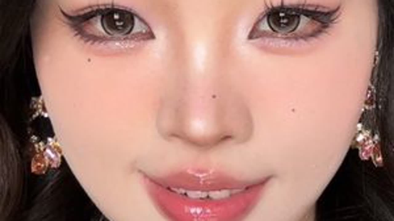 眼线详细教程｜肿眼泡不要错过这个四分钟详解-妩媚钓系网感眼妆 #晒晒我的年度宝藏妆容 #抖音美妆年度宝藏 #你的2026新年流光妆请查收 #我的宝藏美妆被抖音pick了 #2025杀疯了的年度妆容