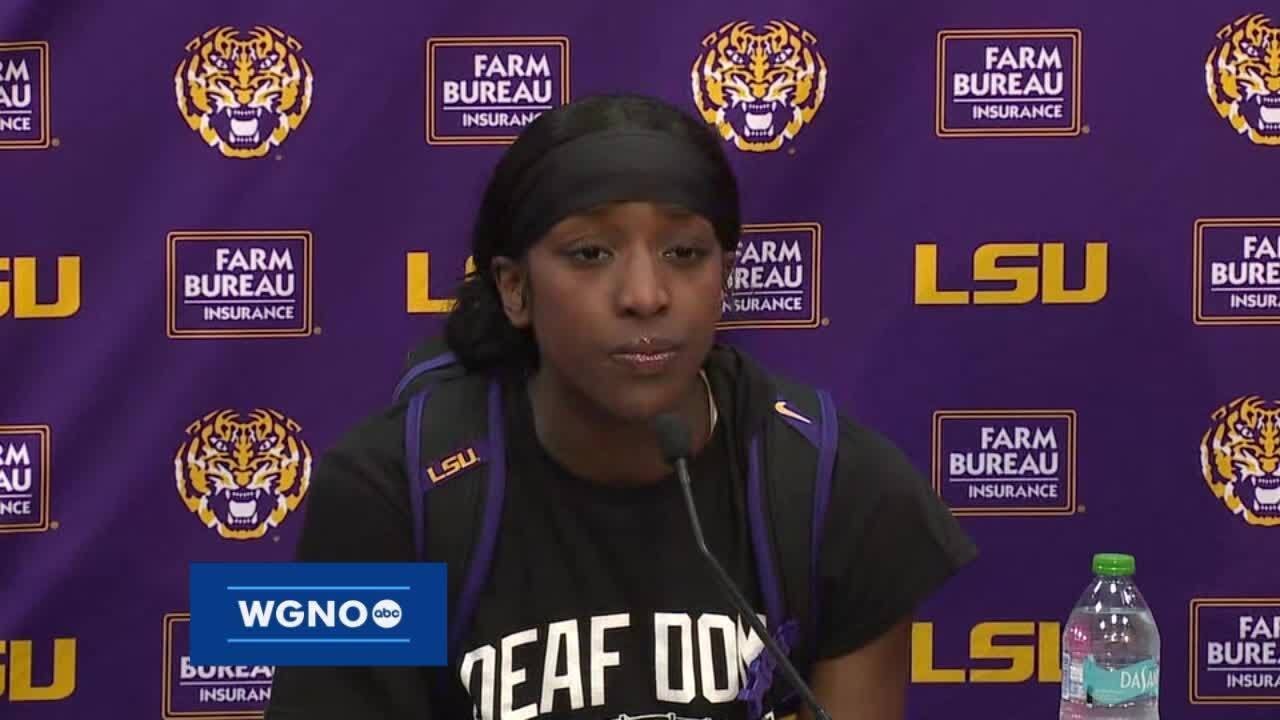 Kim Mulkey and LSU players after 79-72 loss to South Carolina