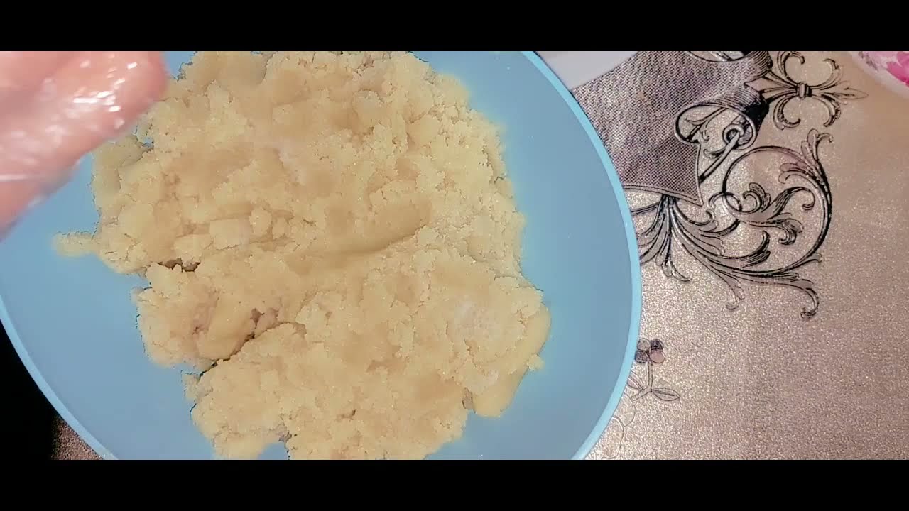 التمر المجهول معمر باللوز...