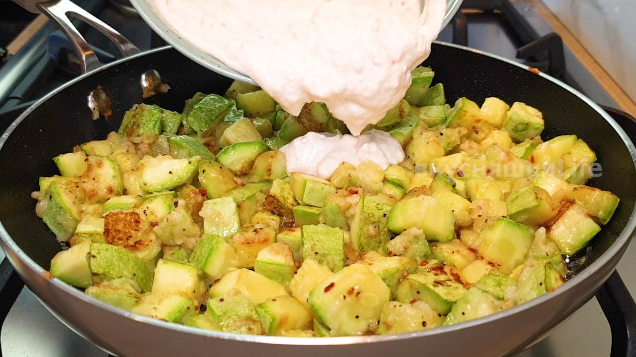 Просто нарежьте и добавьте сметану! КАБАЧКИ в сметанном соусе. ZUCCHINI in sour cream sauce.