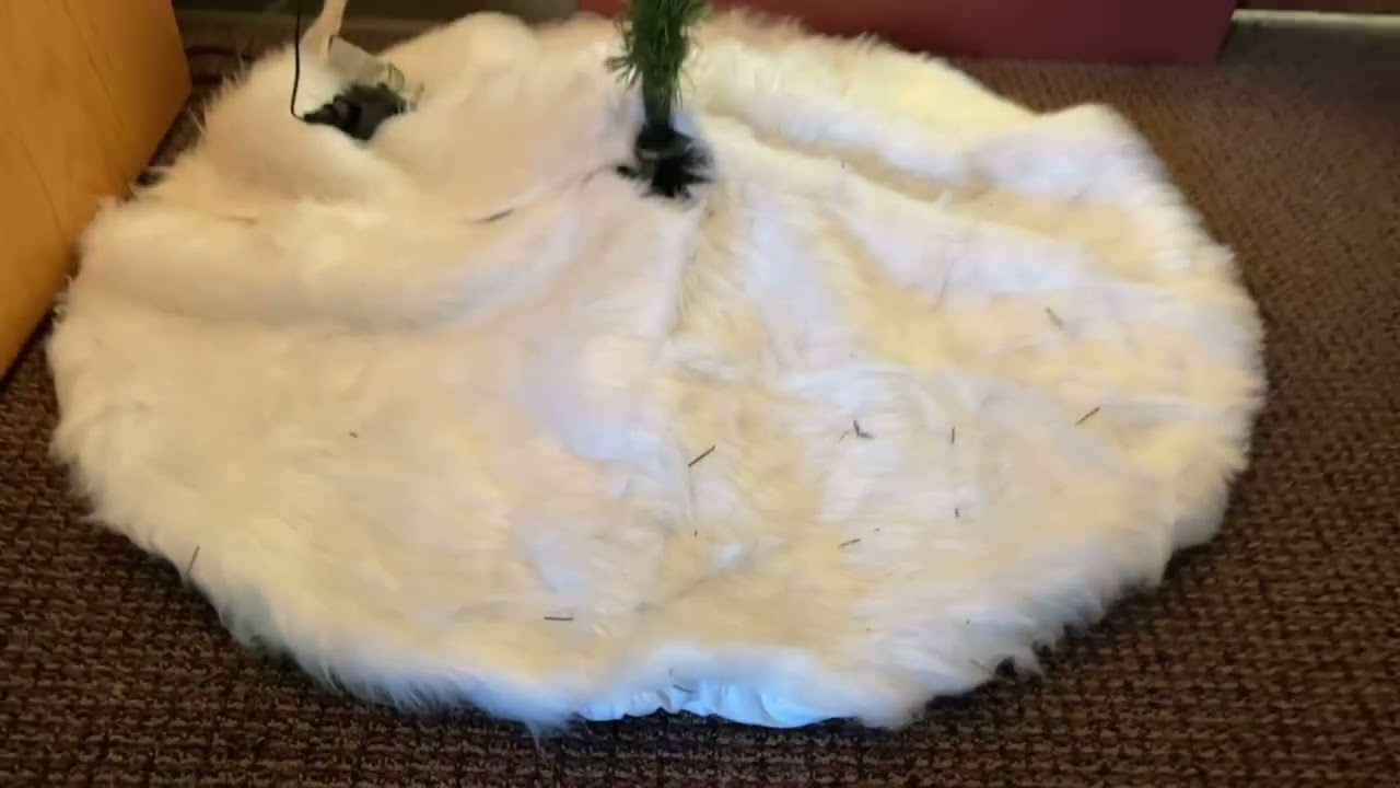 Christmas Tree Skirts White Faux Fur Xmas Tree Skirt Review, Great way to adorn a Christmas tree & l