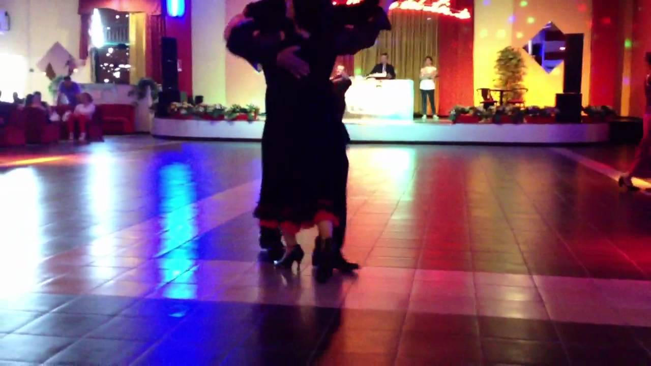 Liliana e Moreno ballano il Fox Trot