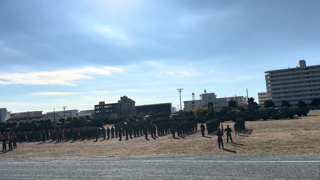 陸上自衛隊豊川駐屯地創立75周年記念行事 行進　部隊紹介　式典が始まるまで不動の体制で待機