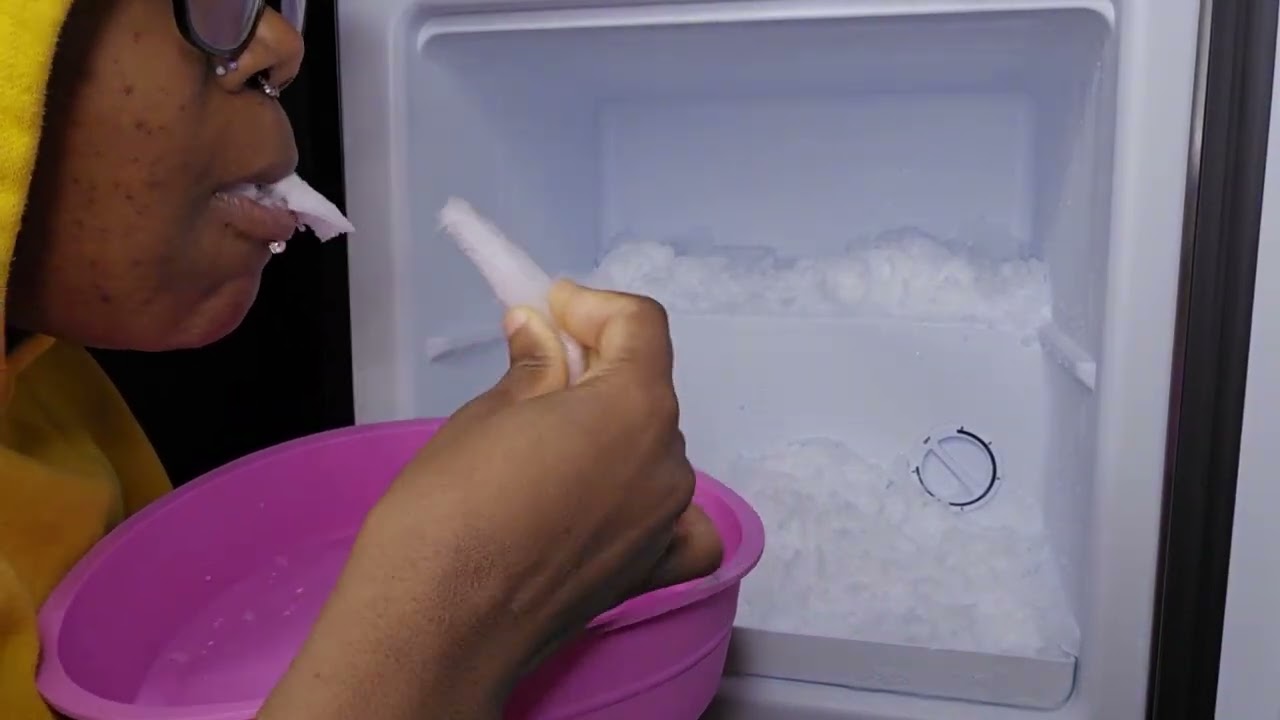 CRUNCHING OUT THE FREEZER ORIGINAL FREEZER FROST  BUILD | VERY STRONG TASTE 😋🤤 | #asmr #mukbang
