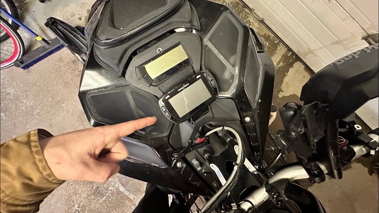 Trailtech Voyager Pro install on Gen 4 Skidoo Expert