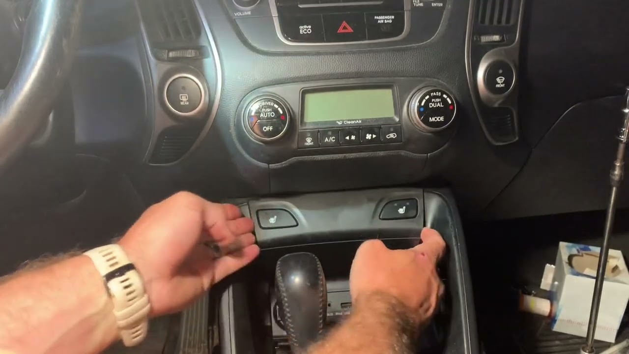 2012 Hyundai Tucson center console removal