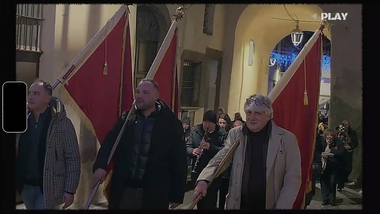 All'asta le bandiere di Sant'Antonio Abate per beneficenza.