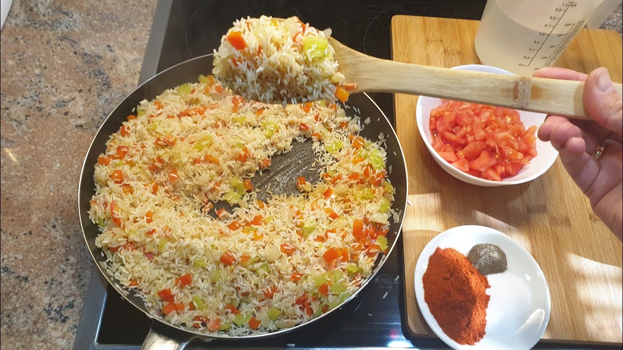 Oriz  Kokerr  ne Tepsi si themi qe te shkrihet ne Gojë,pa Mish sidomos per Vegetarianët,shum i mir🥰🥰