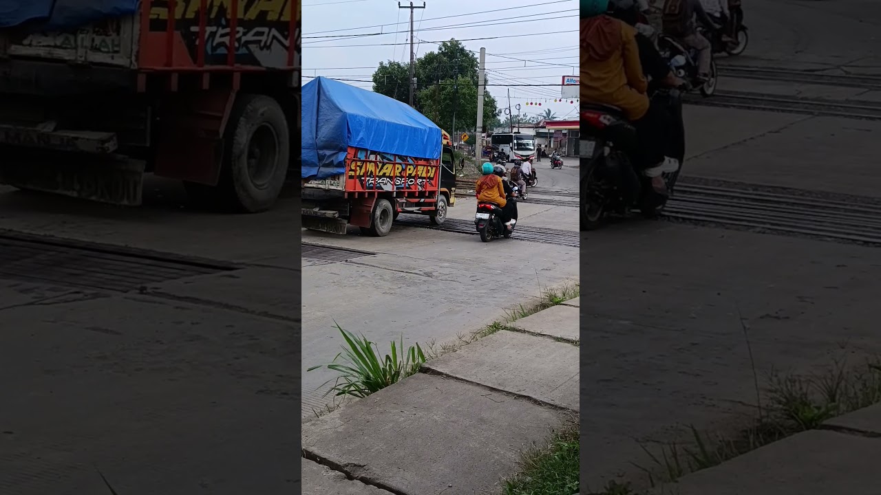 Truk oleng di perlintasan Citeras #perlintasankereta #truck