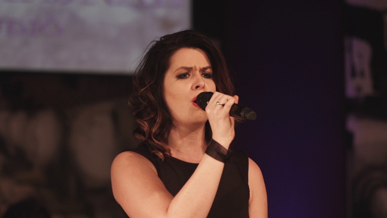 Magyar Hajnal Énekstúdió - Czakó Lilla (Morcheeba - Enjoy the Ride - Cover)