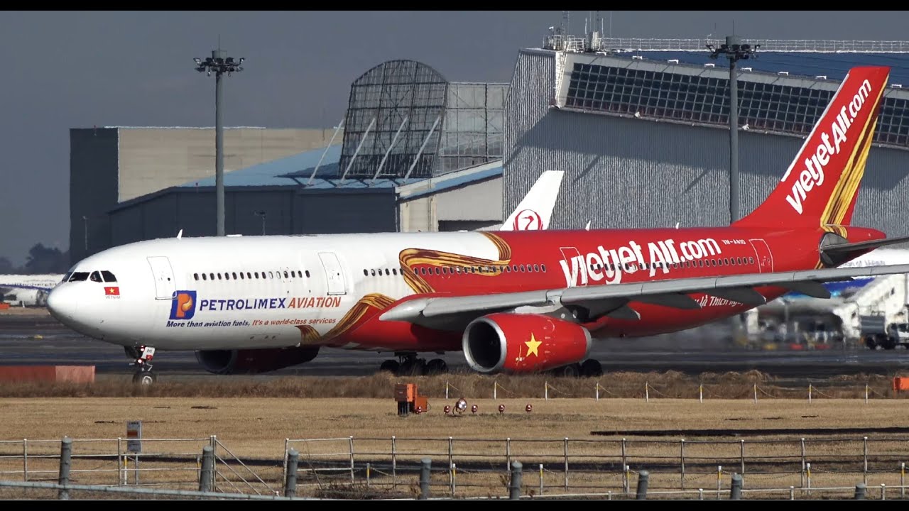 VietJet Air Airbus A330-300 VN-A810 Takeoff from Narita 34L