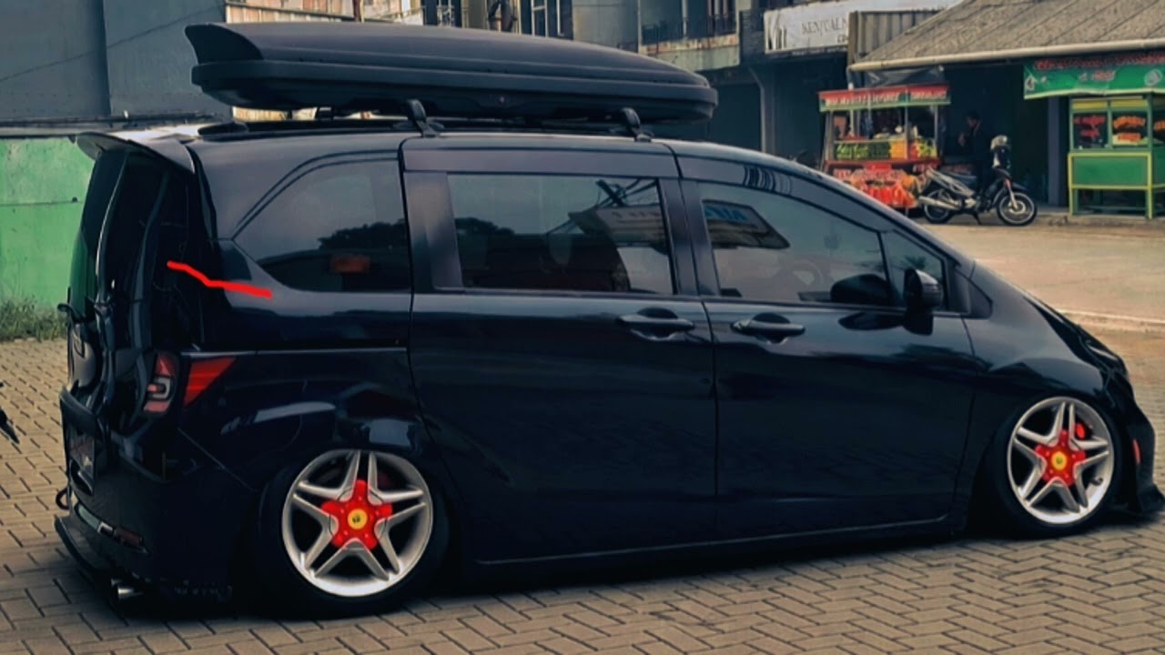 Honda freed (rim @ 46 garage)