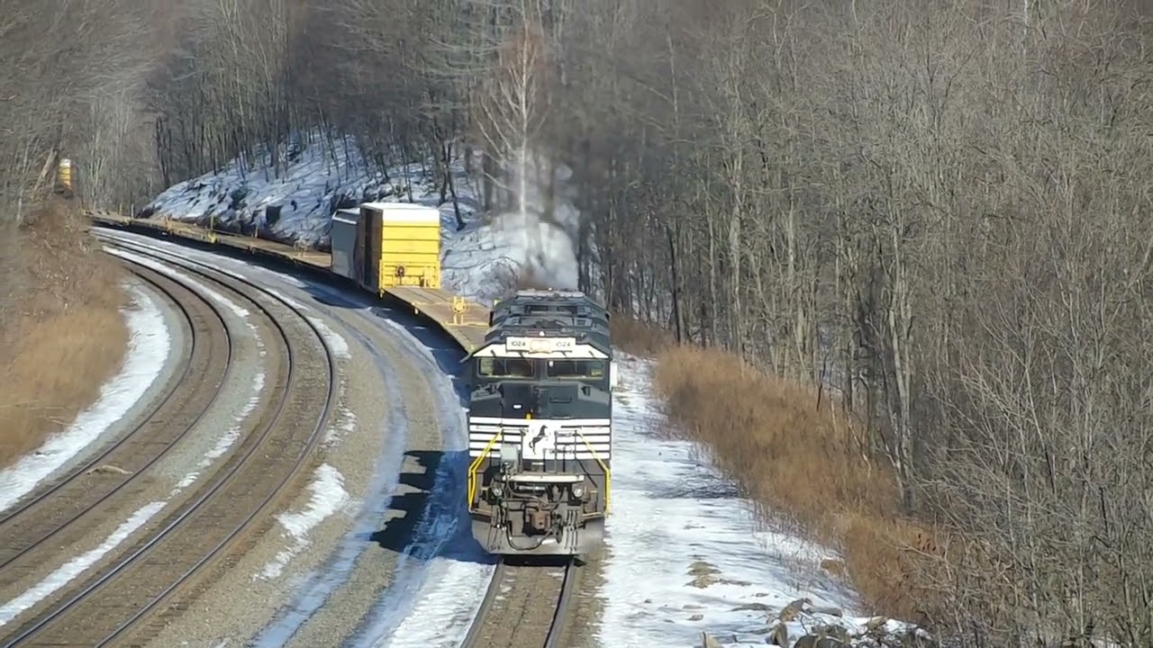 SD70ACe helper set on a 36A at Cassandra