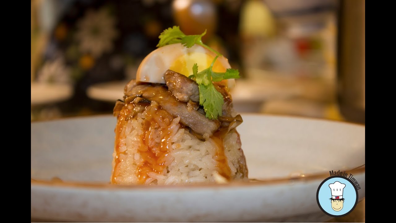 Fragrant Sticky Rice with Pork and Mushrooms - 筒仔米糕 (Tǒng zǐ mǐ gāo)