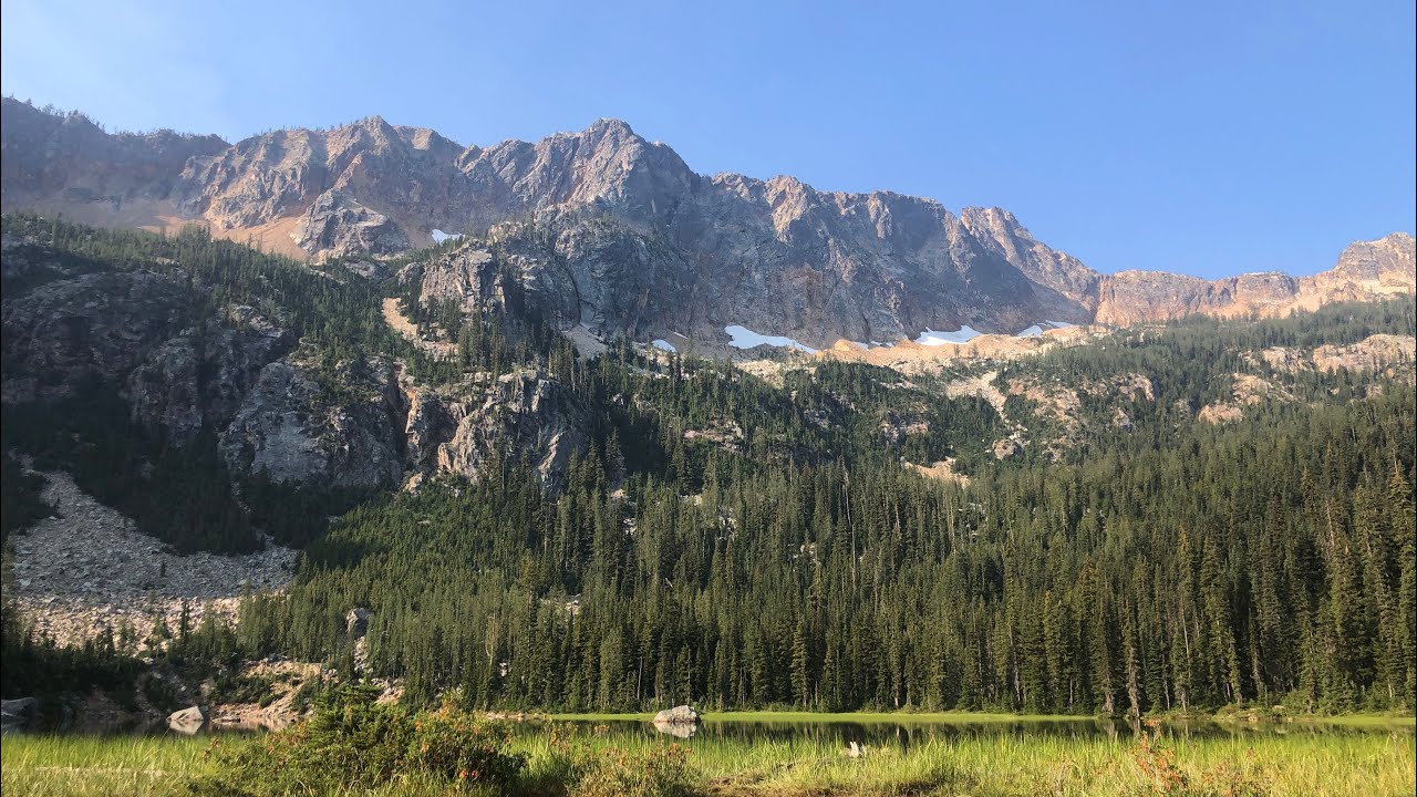Hike to Cutthroat Lake, North Cascades, WA, the Okanogan National Forest, 4 miles, September 2022