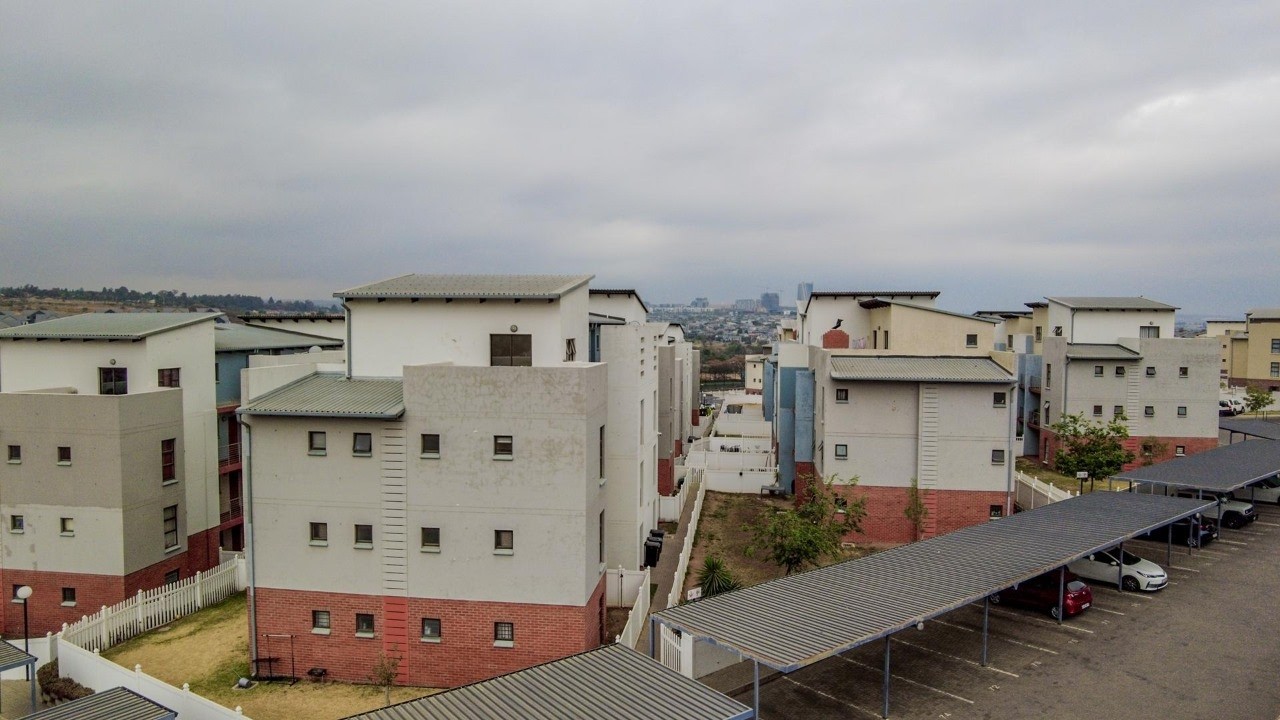 1- Bedroom unit for sale in Barbeque Downs Midrand