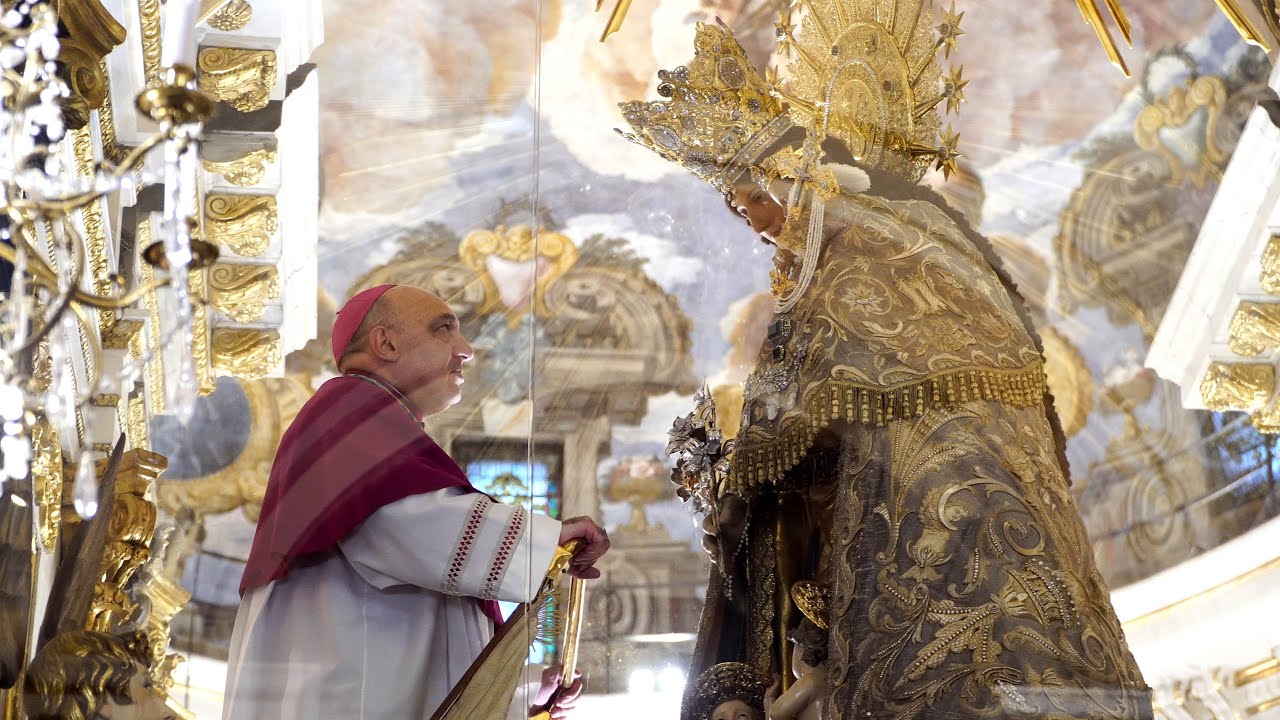 “Empiezo mi ministerio como arzobispo de Valencia a tus pies confiado en tu amor de Madre”
