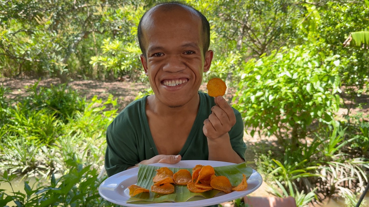 The crunchy sound of Asian sweet potato snacks made by Mr 99cm Kindness