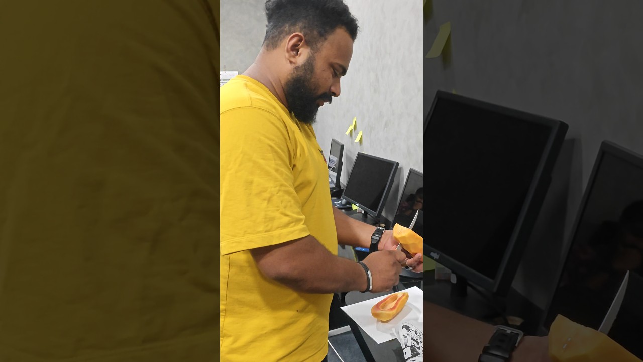 ഓഫിസിൽ പുതിയ പച്ചകക്കാരൻ 😆😁 അതികം ആരും ഇല്ലാത്ത ഓഫീസിലെ ഒരു ദിവസം ☺️❤️ #office #officeday #happiness