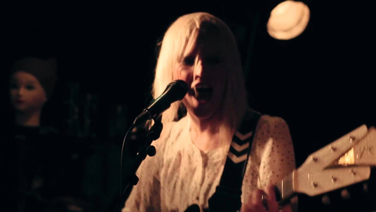 Favourite Flavour (live) -- Candy Says