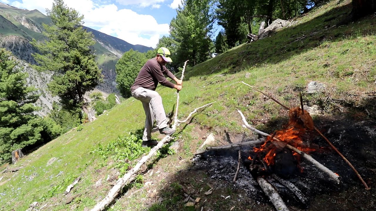 COOKING FULL CHICKEN IN THE FOREST OF GAPPA VALLEY | NAGAR VALLEY - GILGIT BALTISTAN - PAKISTAN |
