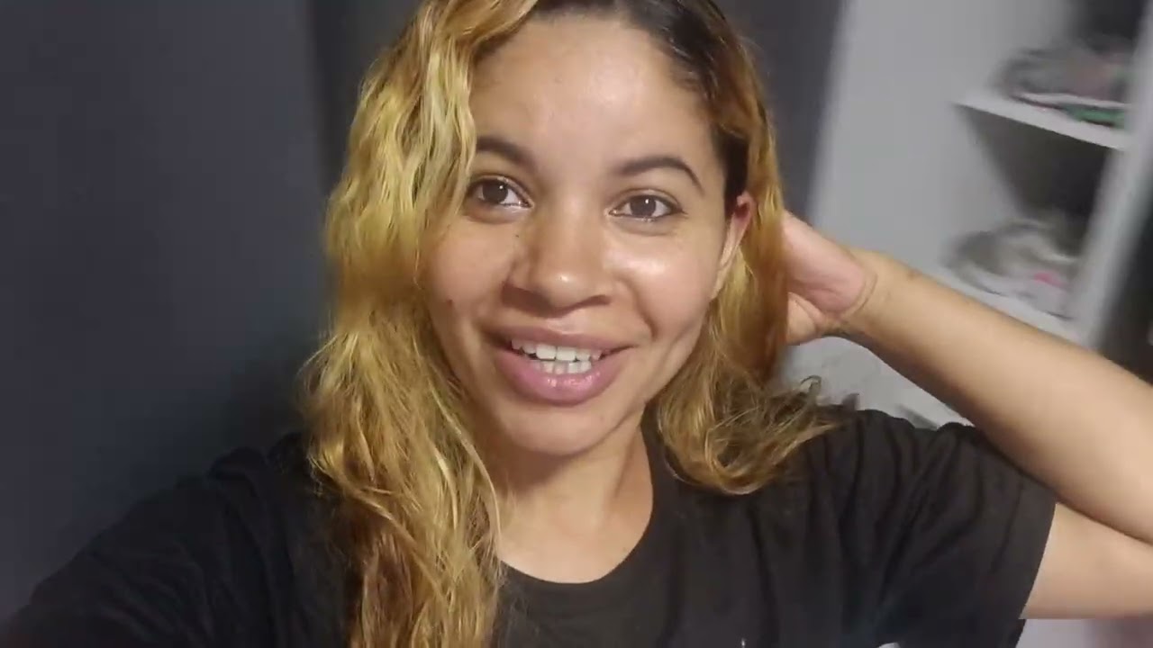 Larissa arrumando o material escolar pra 2026 com a ajuda da prima Alice 