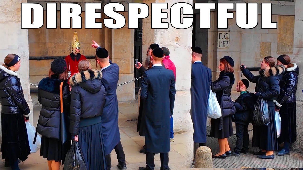 😡🛑Horse Guards Parade Mayhem.. DISRESPECTFUL Group Tries to Annoy the Guard..!