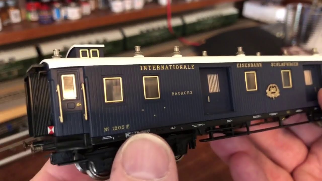 Unboxing Trix 23219 Simplon Orient Express and test run with Trix 22913 Est Express Loc