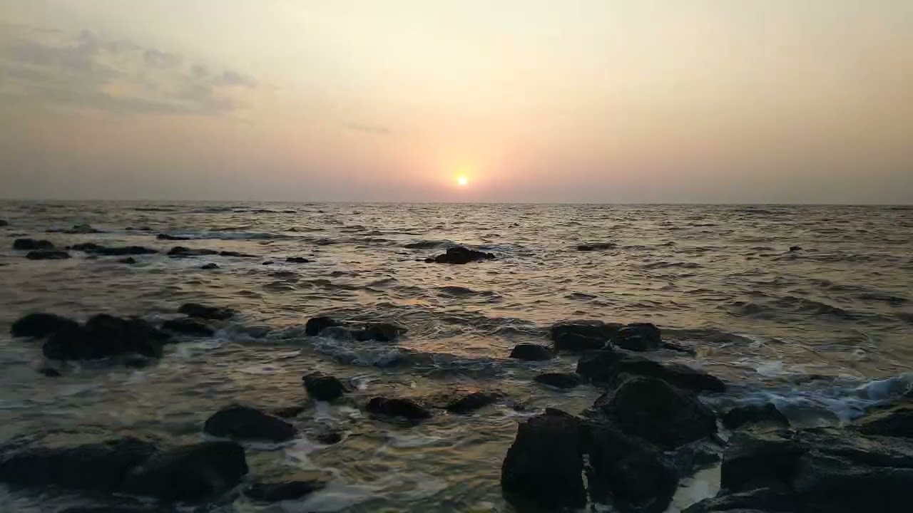 Waves 🌊 amidst sunset on Erangal Beach ⛱️ Mumbai ❤️