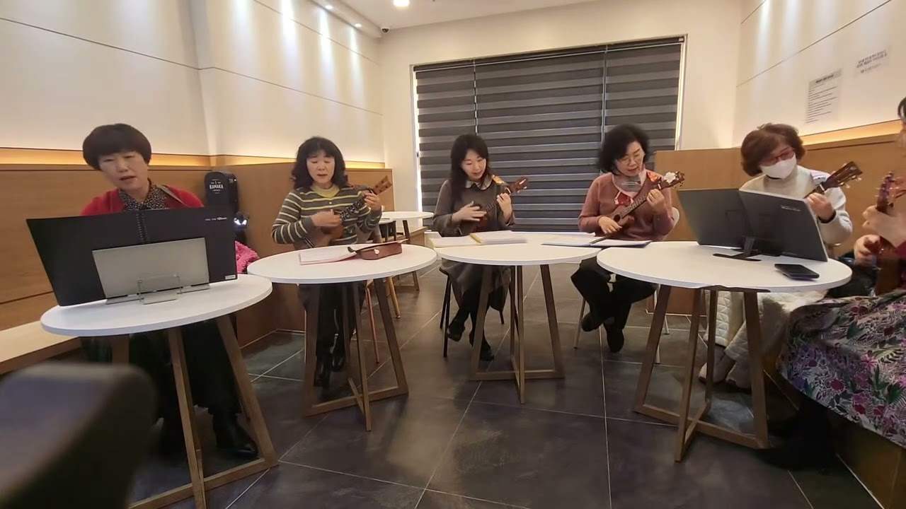 미소를 띄우며 나를 보낸 그 모습처럼(아린이 작품)