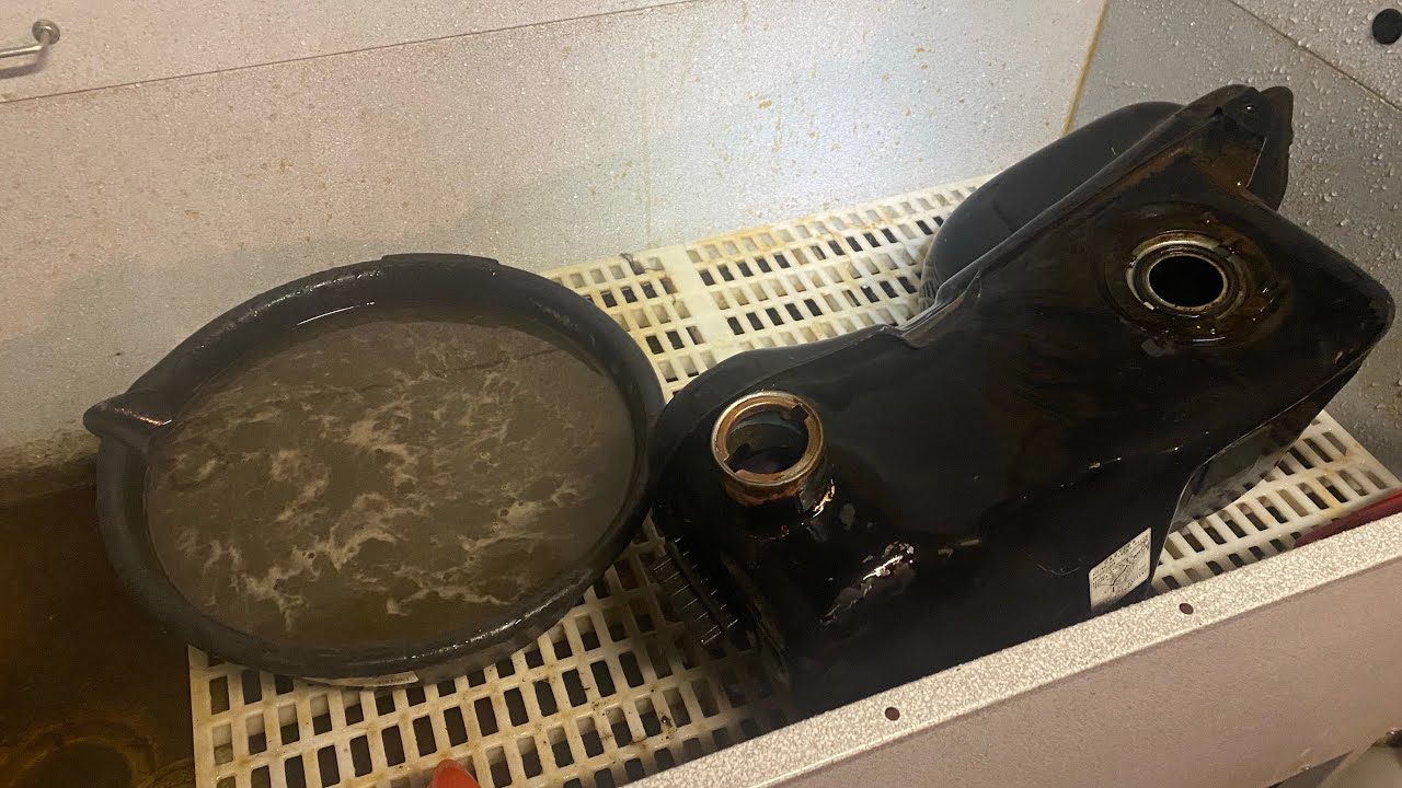 Cleaning Rust Junk out of Honda Goldwing GL1100 Interstate Fuel Gas Tank Vinegar Muriatic acid
