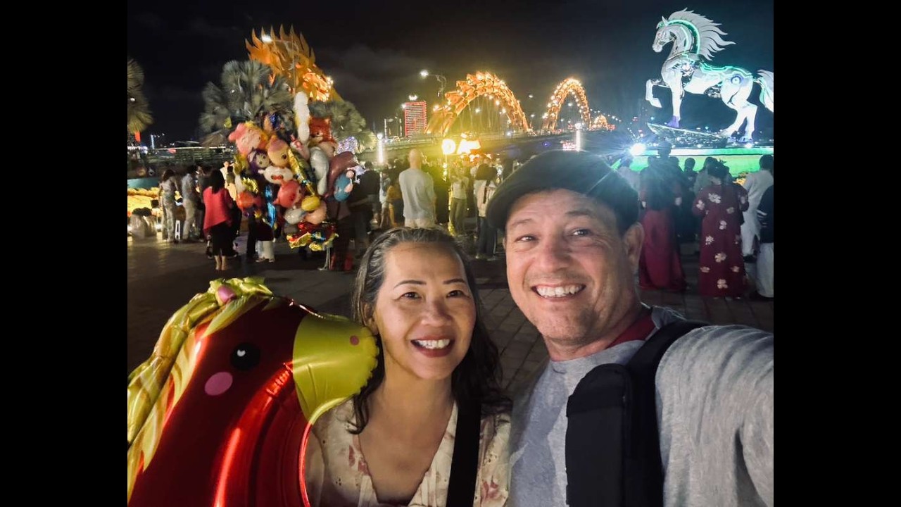 Festivities of Tet New Year's Eve along the Han River