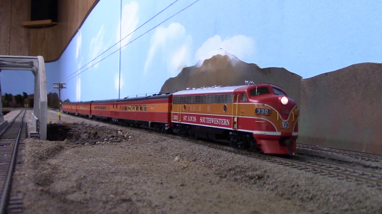 Athearn Genesis St. Louis Southwestern (Cotton Belt) FP7 startup sequence.