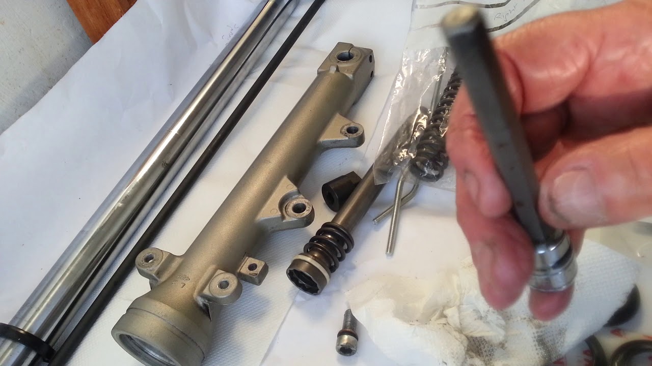 Yamaha XJ600S 1997 Front forks removal and disassembly (1)