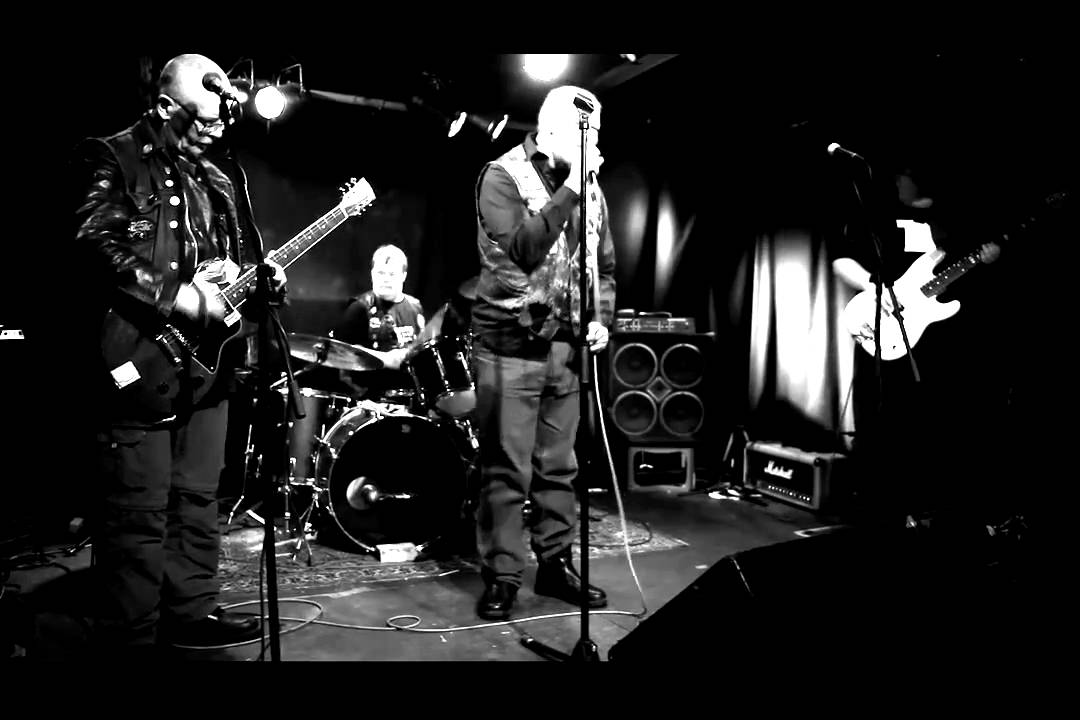 Pertti Kurikan Nimip&auml;iv&auml;t - Puhevika (video Jyrki Kallio)