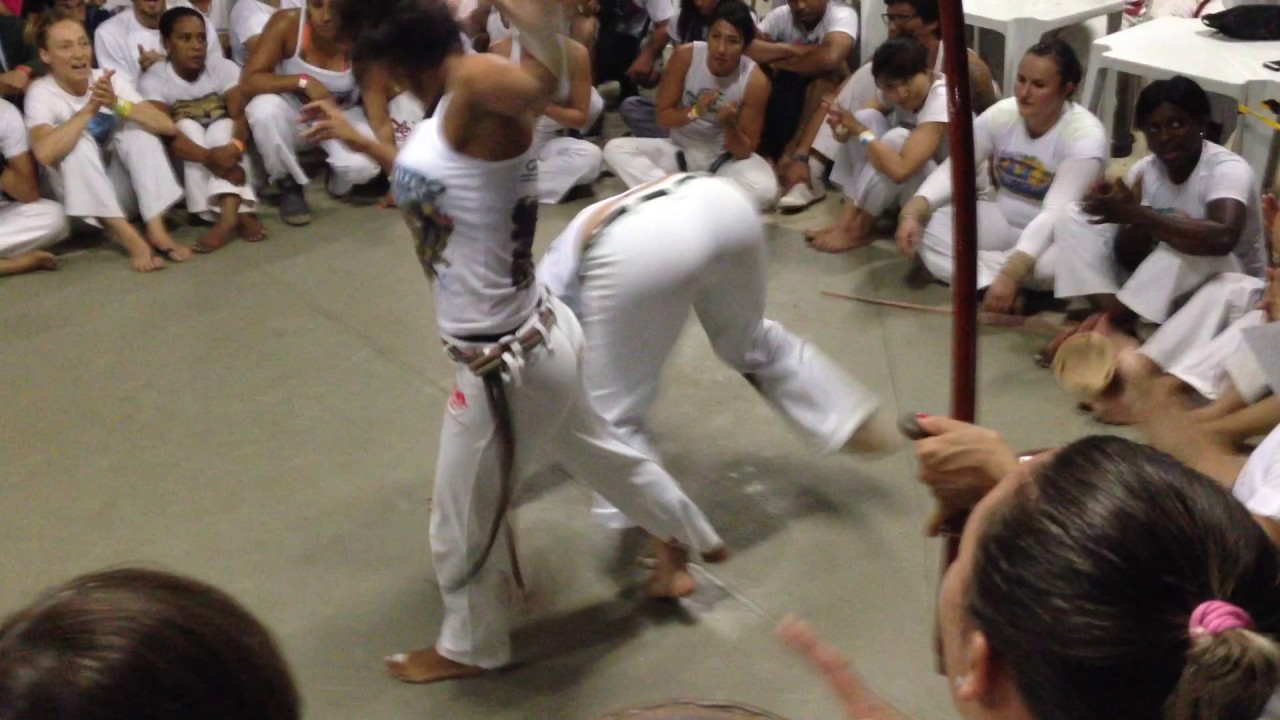 CAPOEIRA MULHER - ABADA CAPOEIRA